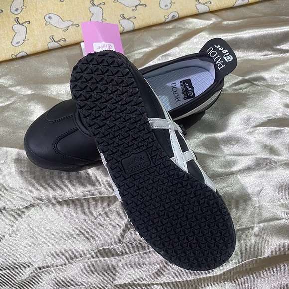 PATOU x Onitsuka Tiger Collaboration Black Flats - Picture 8 of 10